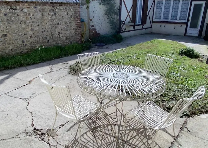 Maison Avec Jardin Et Parking, Au Centre D\'Etretat